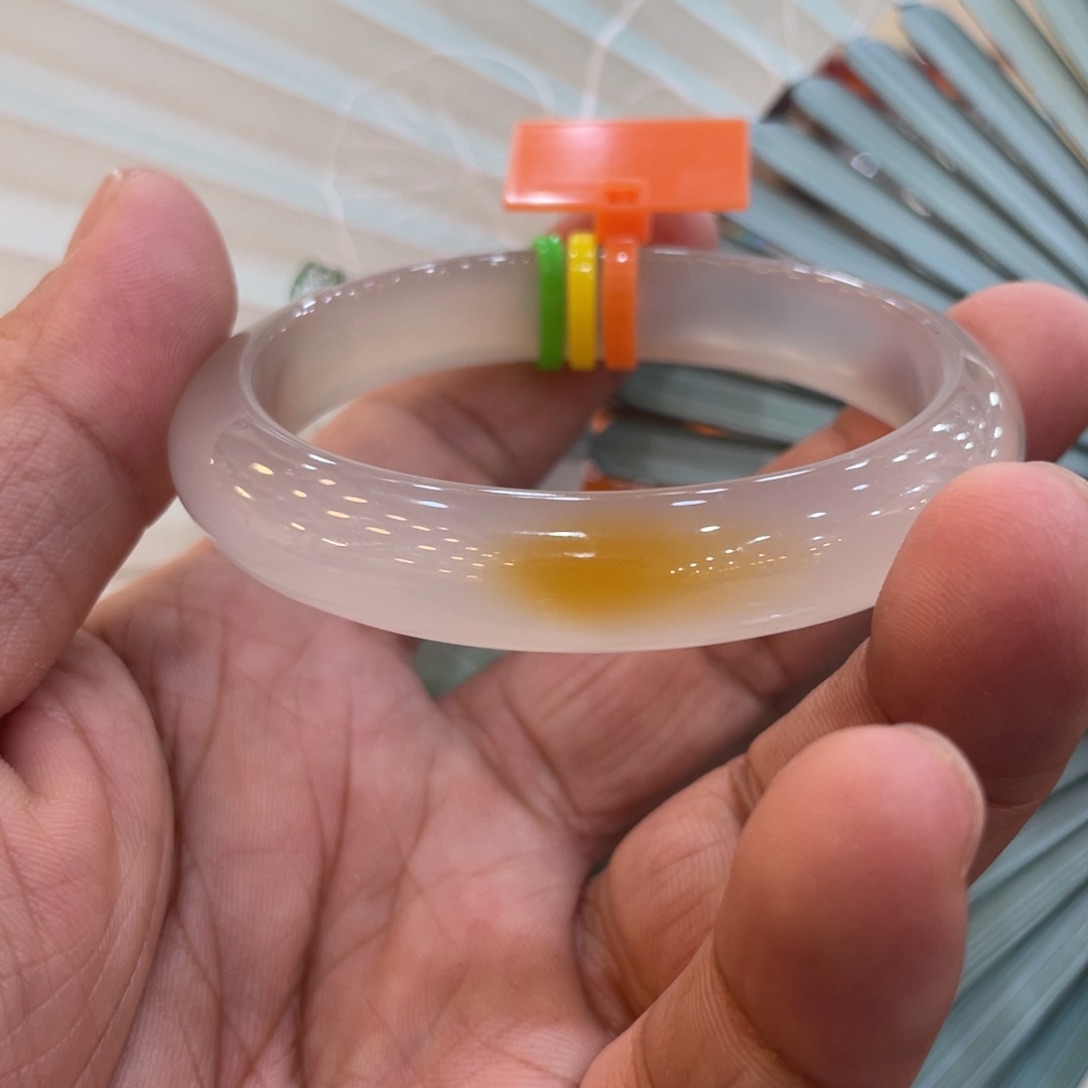 玛瑙/玉髓手镯未镶嵌别**姐