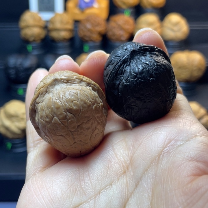 文玩核桃吊坠橄榄球