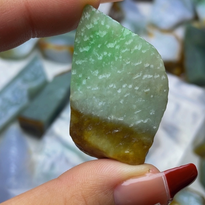 翡翠挂件未镶嵌翡翠