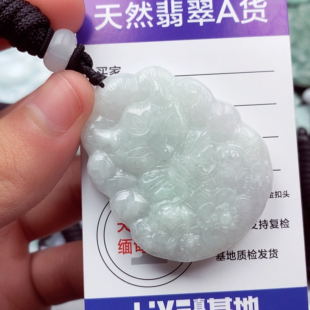 翡翠挂件未镶嵌翡翠