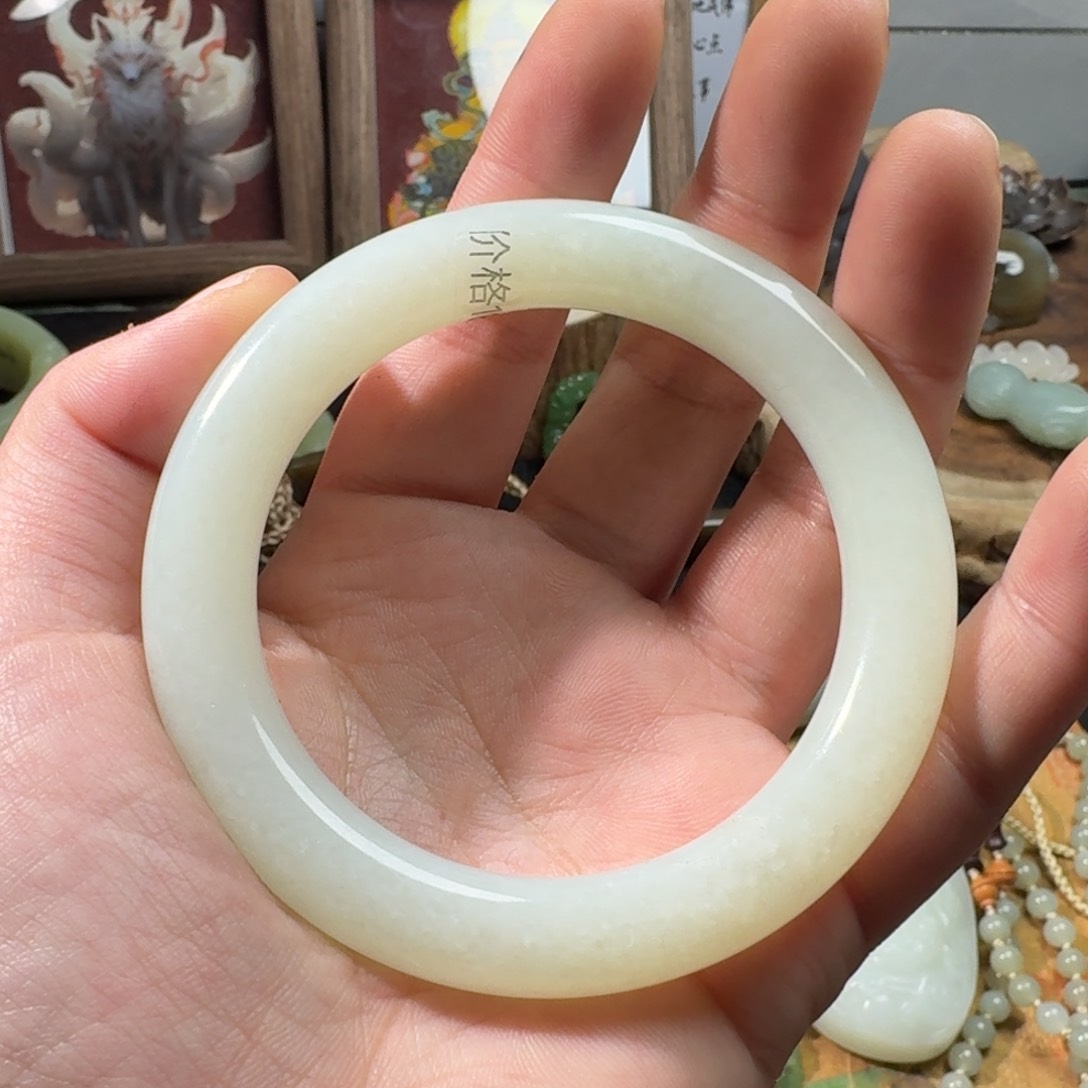 和田玉手镯未镶嵌