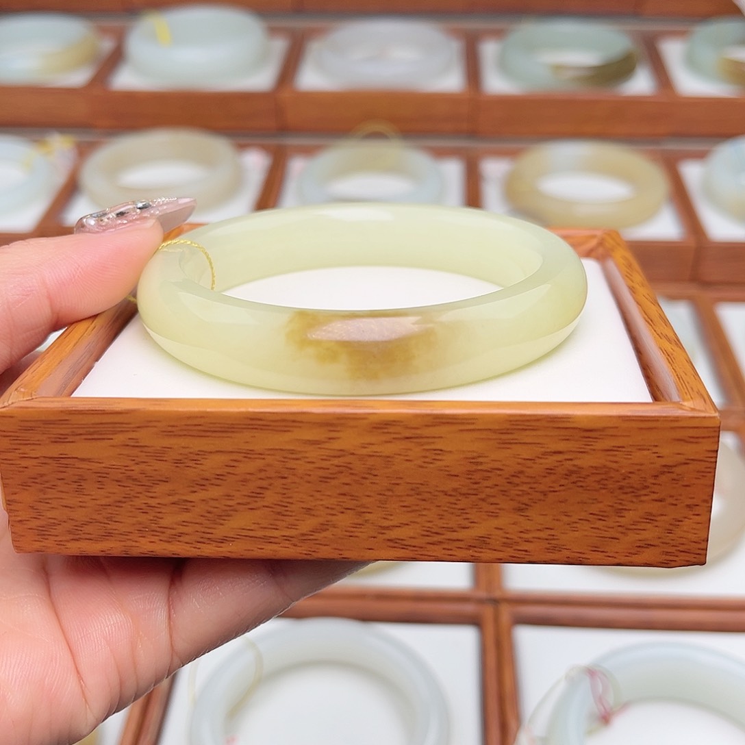 和田玉手镯未镶嵌58.8