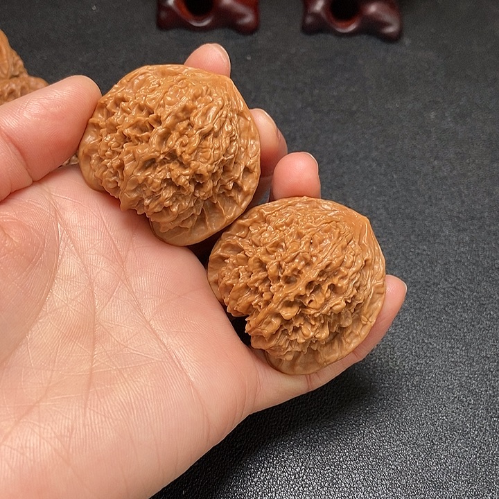 木质类狮子头。满天星