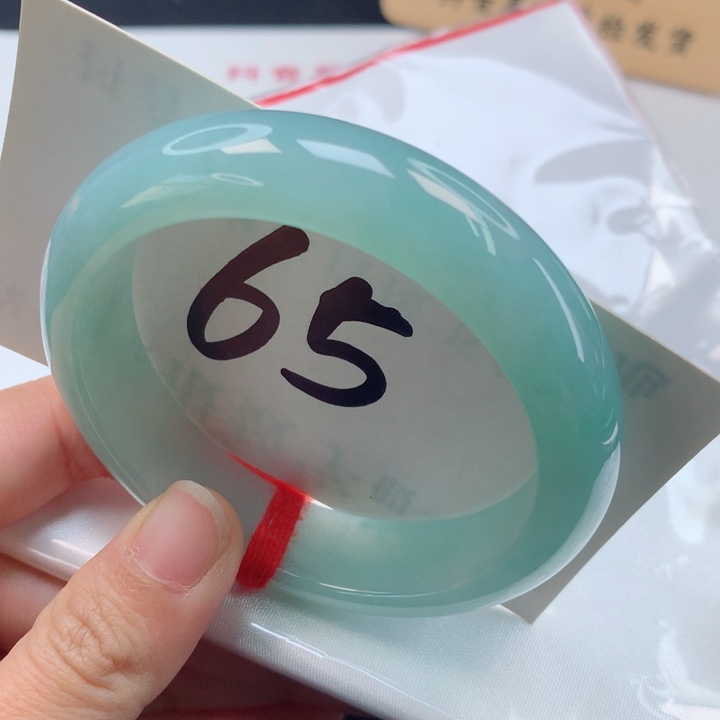 翡翠手镯未镶嵌满色