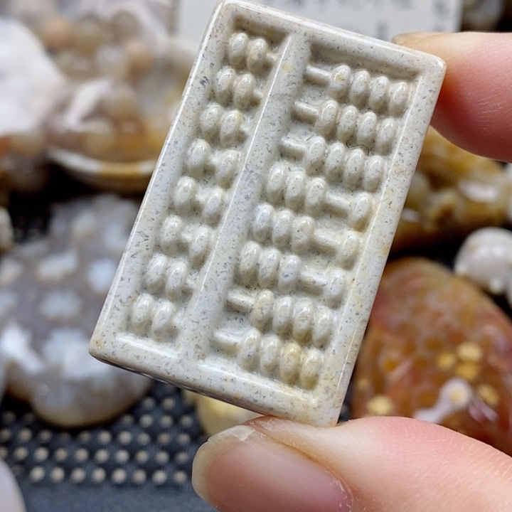 硅化珊瑚（珊瑚玉）颈饰未镶嵌