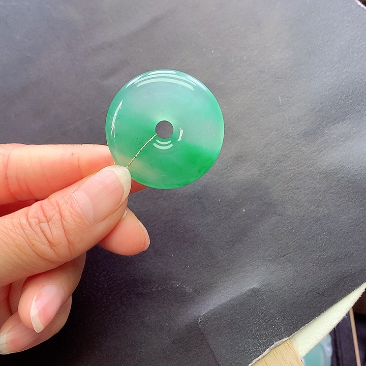 颈饰未镶嵌石英质玉