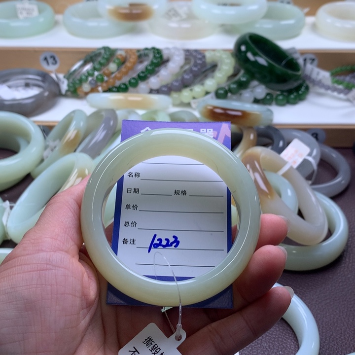 和田玉未镶嵌手镯