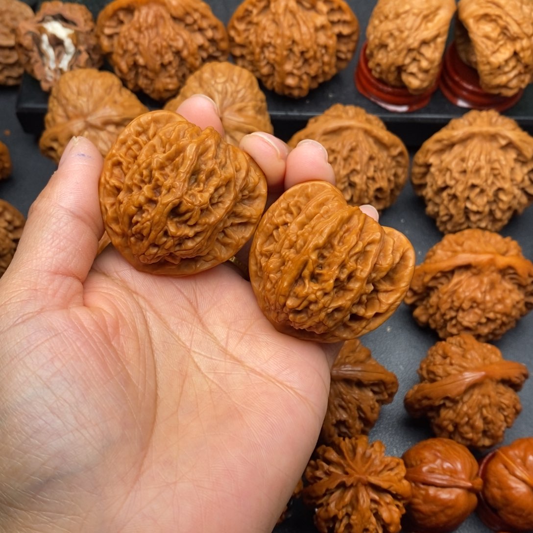 文玩核桃把件42霞云岭