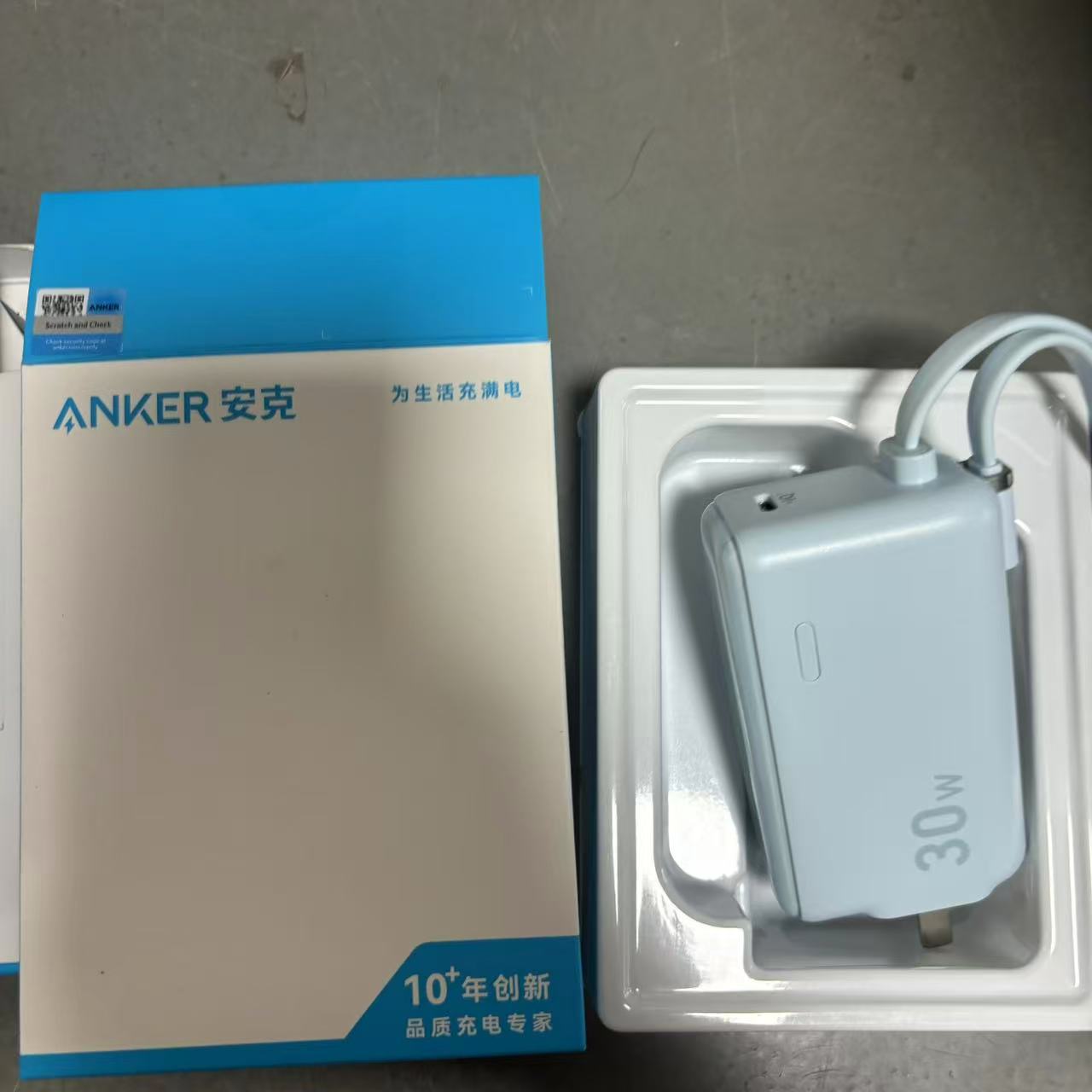 95新 ANKER/安克 5000毫安线浅蓝色充电宝插头三合一