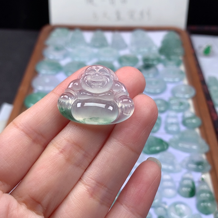 颈饰未镶嵌翡翠高冰飘花佛公