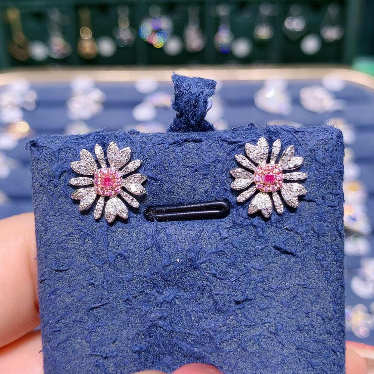 【闪购商品】钻石耳饰18K金镶嵌耳钉