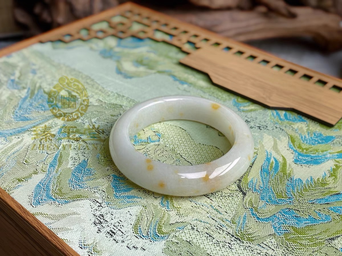 纯面包镯佘太翠手工白色精美白通透（多样性发货）