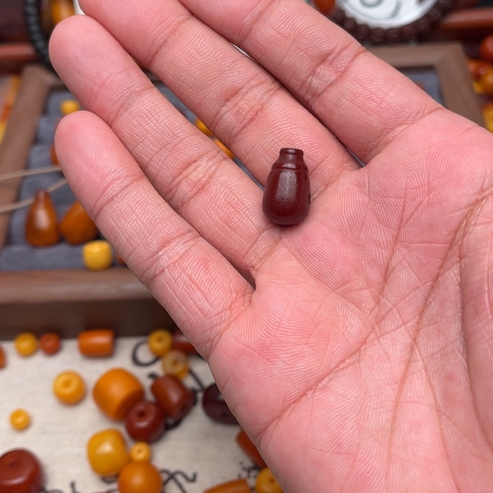 山***茶琥珀未镶嵌裸石蜜蜡三通