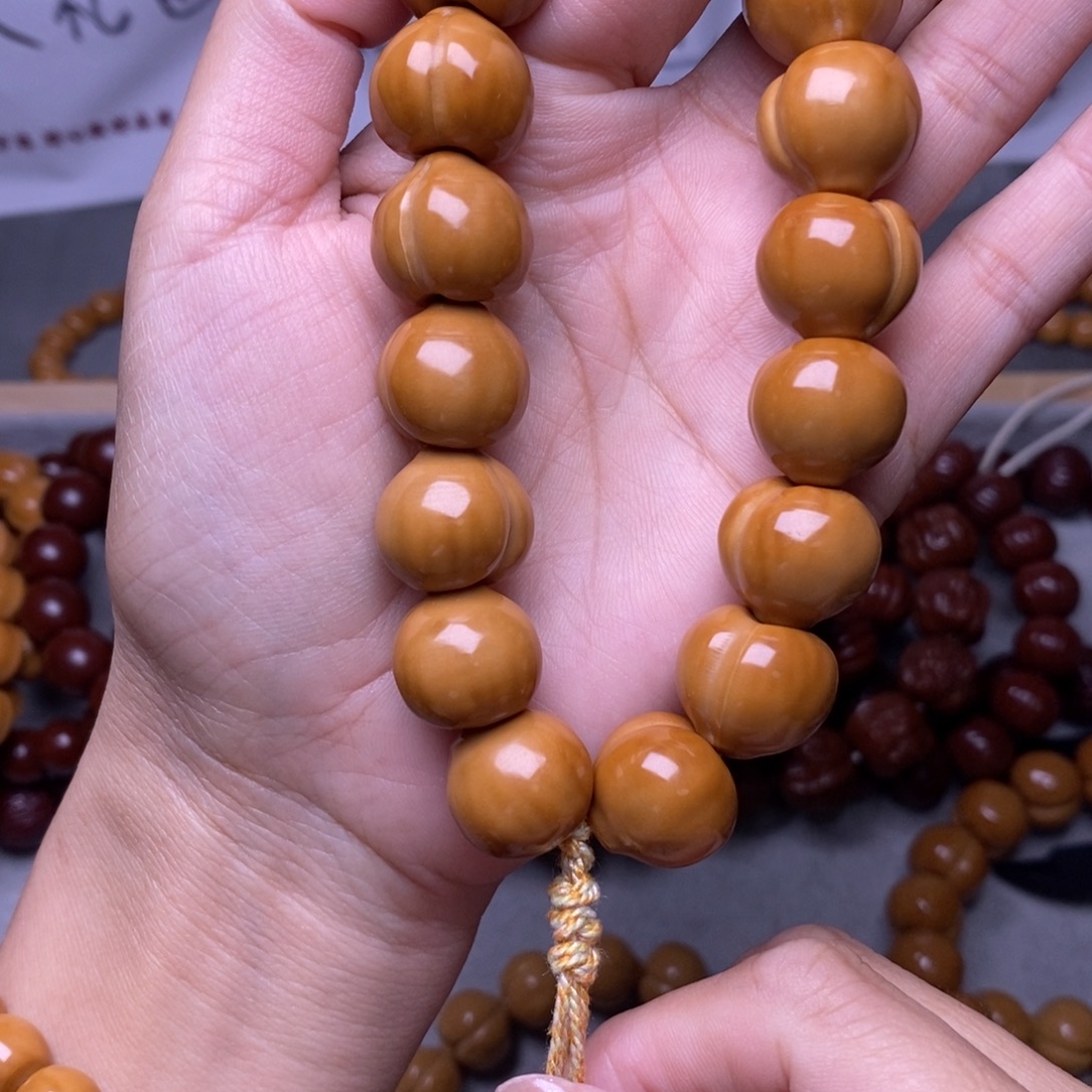 猴头核桃手串屁桃柯基手持