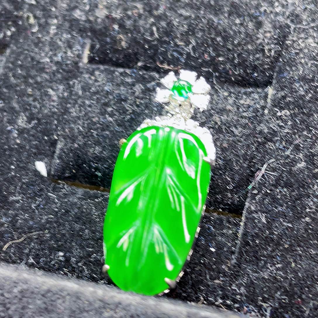 翡翠未镶嵌吊坠(不含链)377
