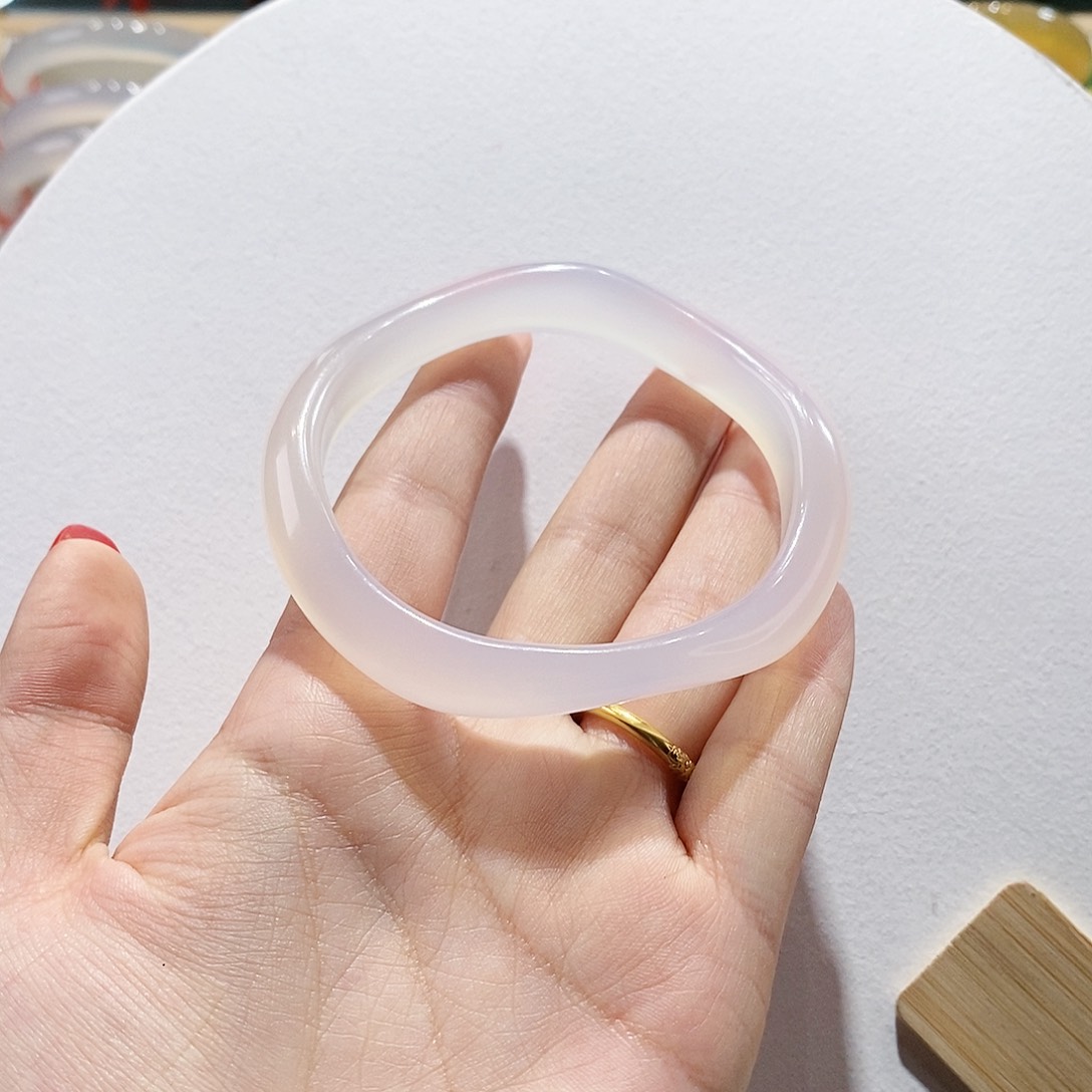 玛瑙/玉髓手镯未镶嵌60