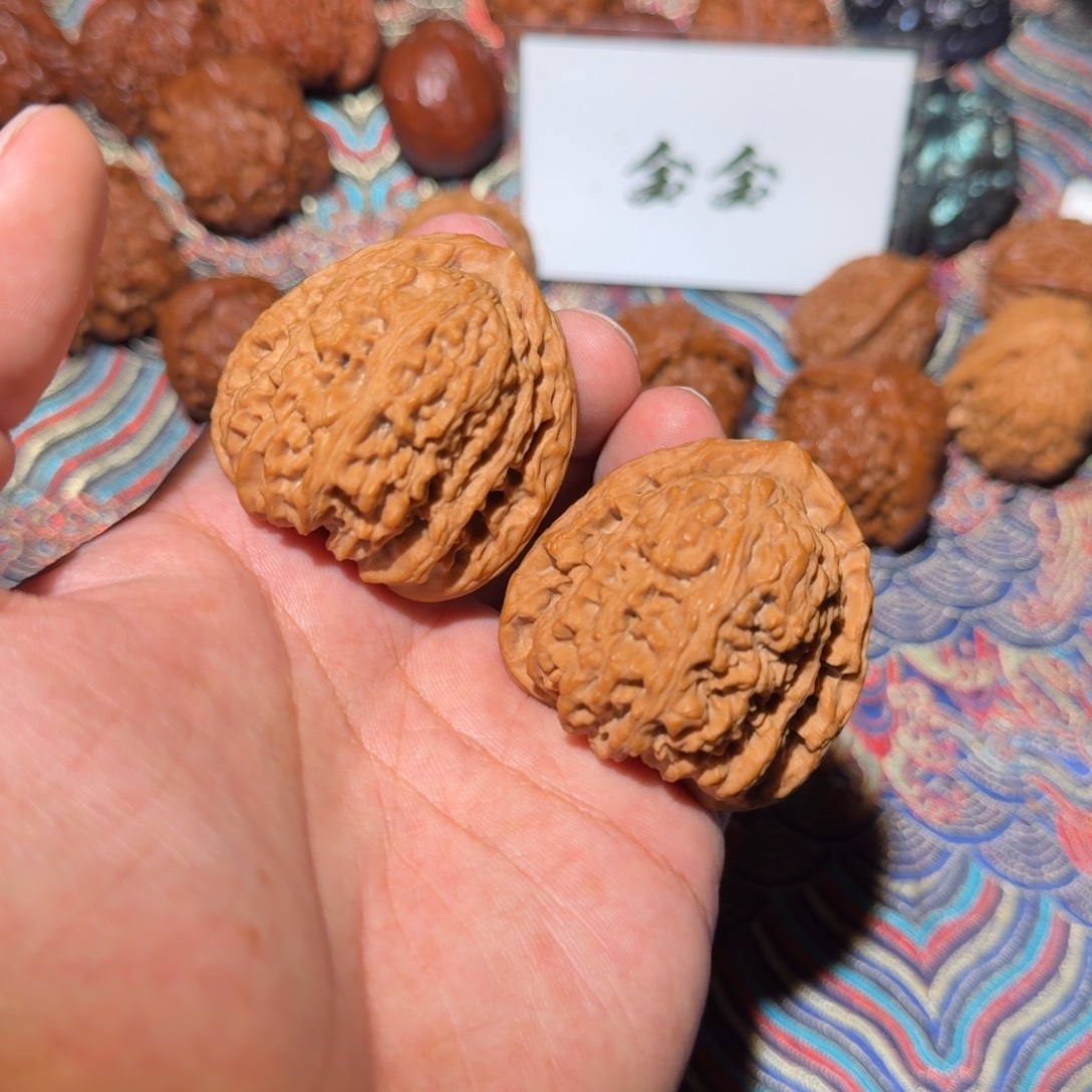 文玩核桃把件1487三角南疆，尺寸43 42.5 42