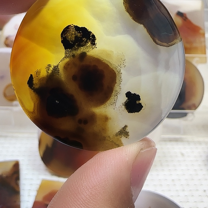 玛瑙/玉髓未镶嵌珠宝奇石