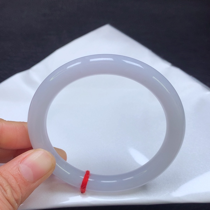 翡翠手镯（圆镯）未镶嵌57圈