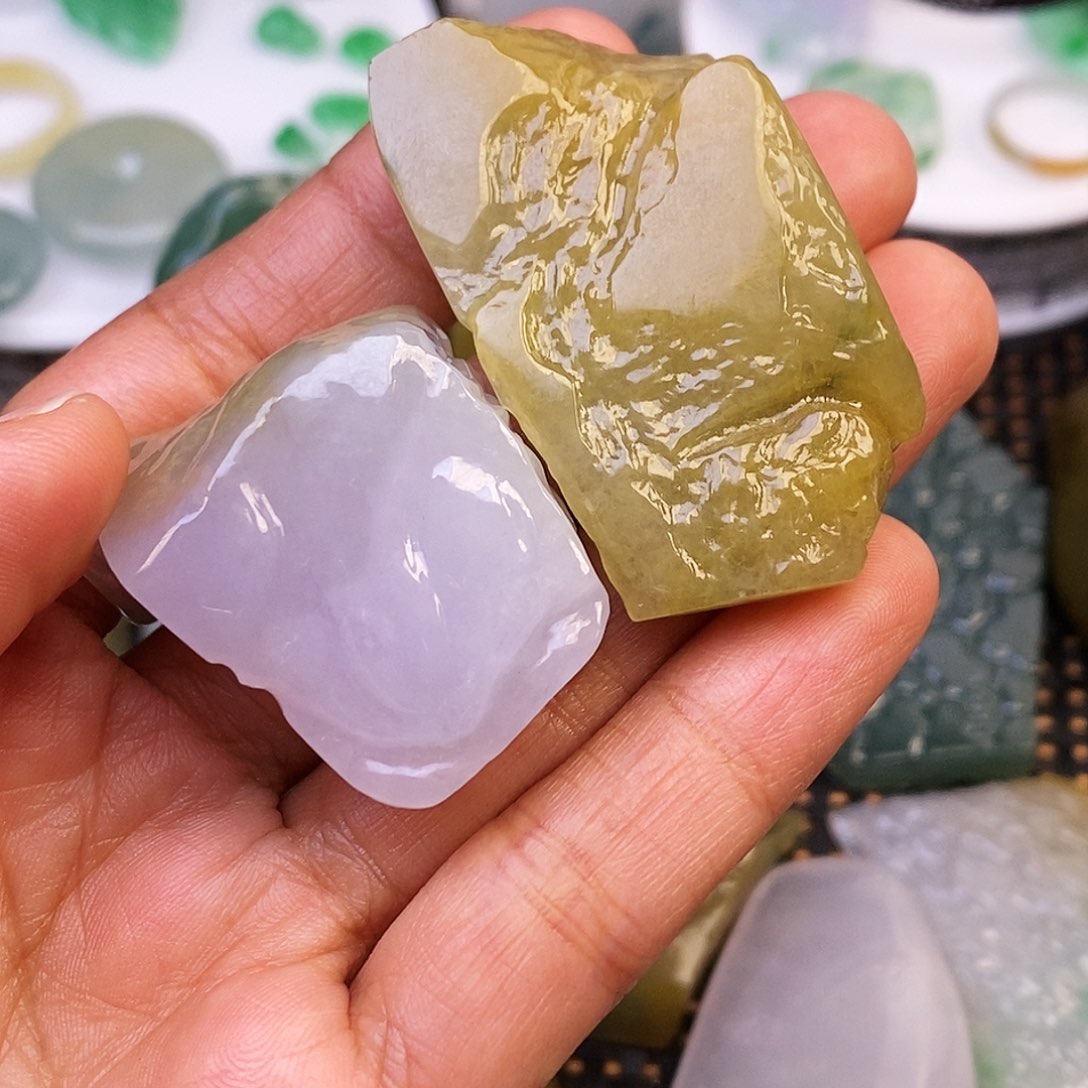 翡翠颈饰未镶嵌大**生翡翠