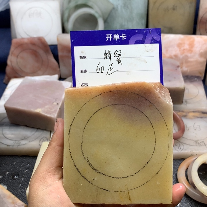 石英质玉手镯未镶嵌蜂*?定制手镯