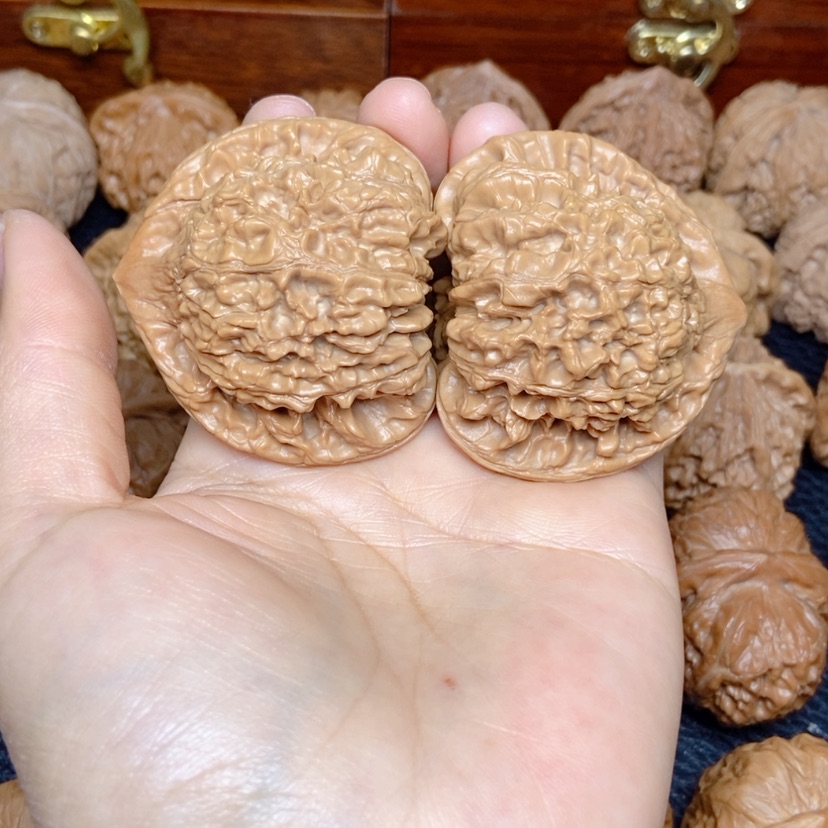 【闪购商品】文玩核桃吊坠魚***员官帽51