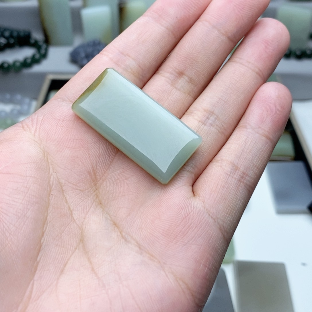 和田玉颈饰未镶嵌高*人