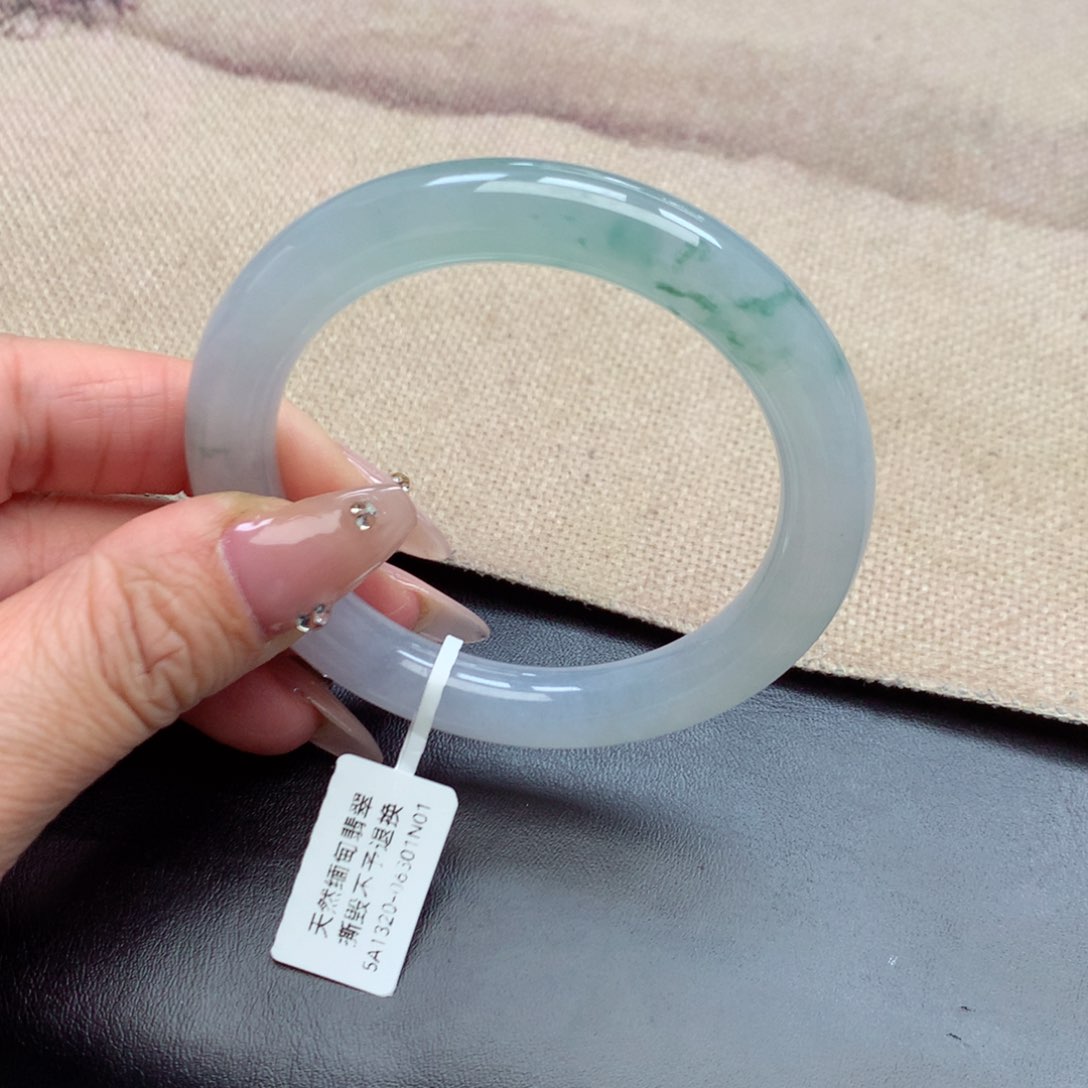 未镶嵌手镯翡翠缅甸翡翠手镯