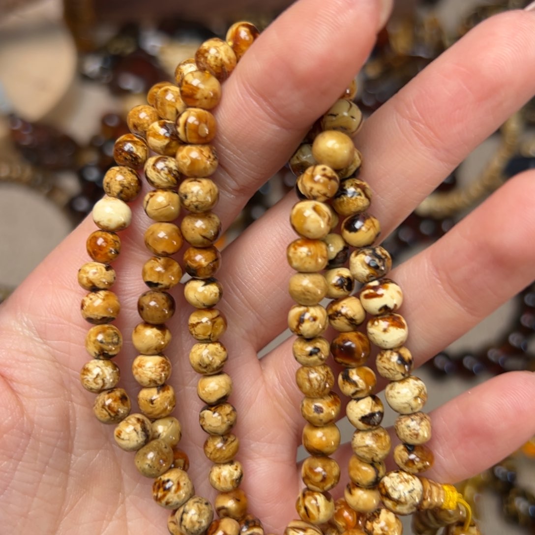 琥珀手链未镶嵌w****_抚顺溶洞蜜蜡