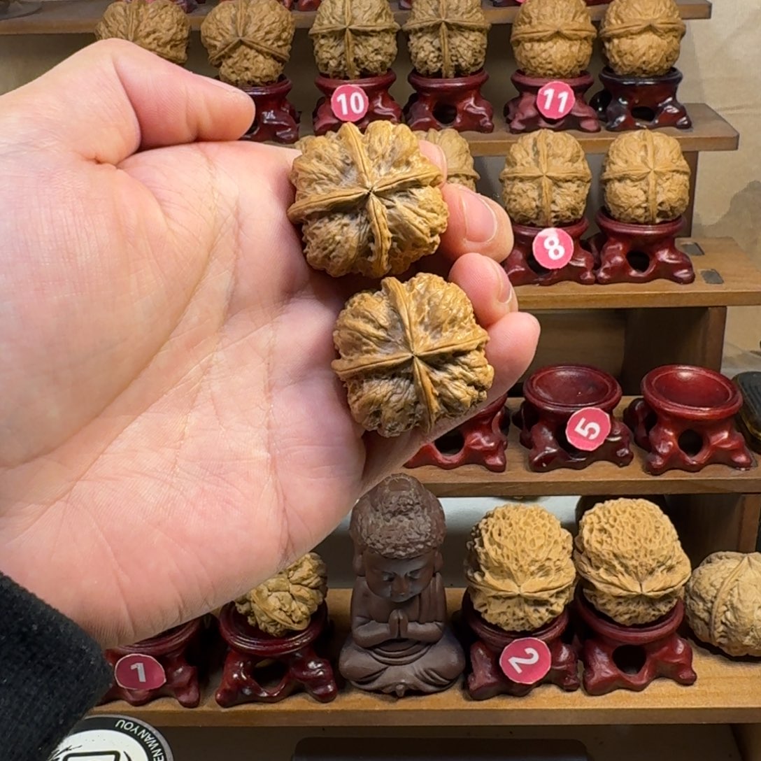 4***丶铁核桃把件菊花四棱正十字