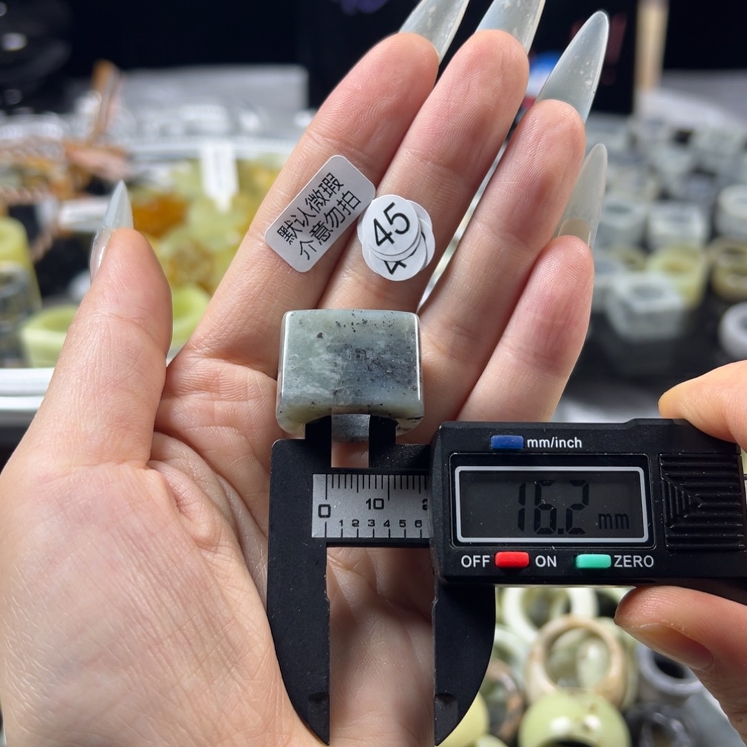 蛇纹石玉未镶嵌戒指