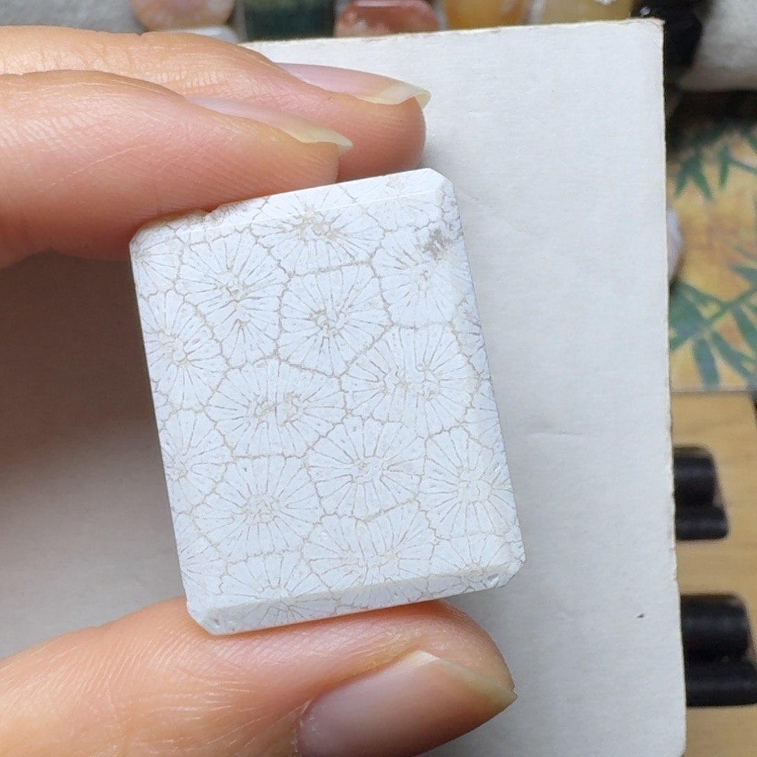 硅化玉六边形战士，白皮花未镶嵌