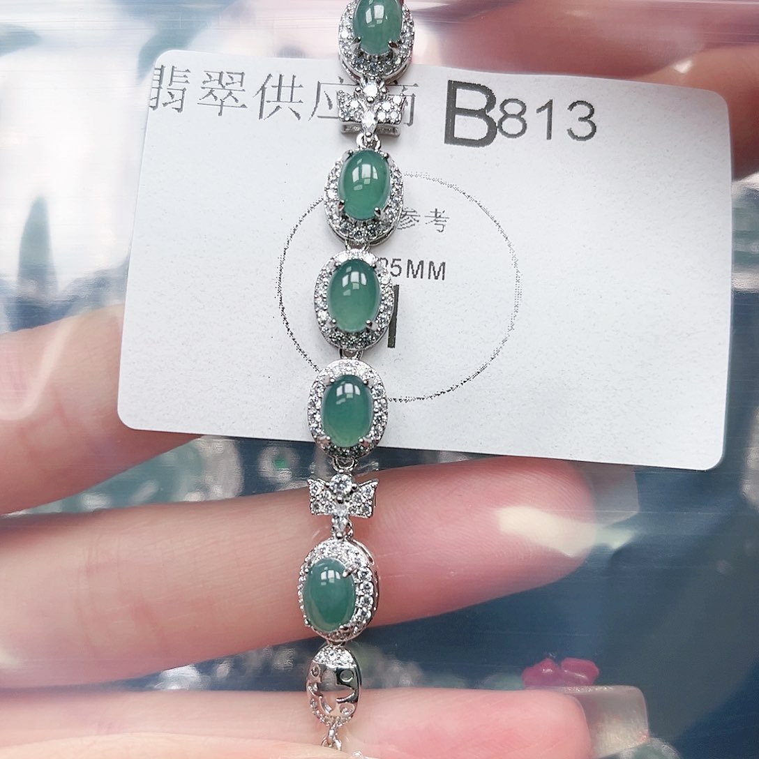 翡翠颈饰未镶嵌翡翠813