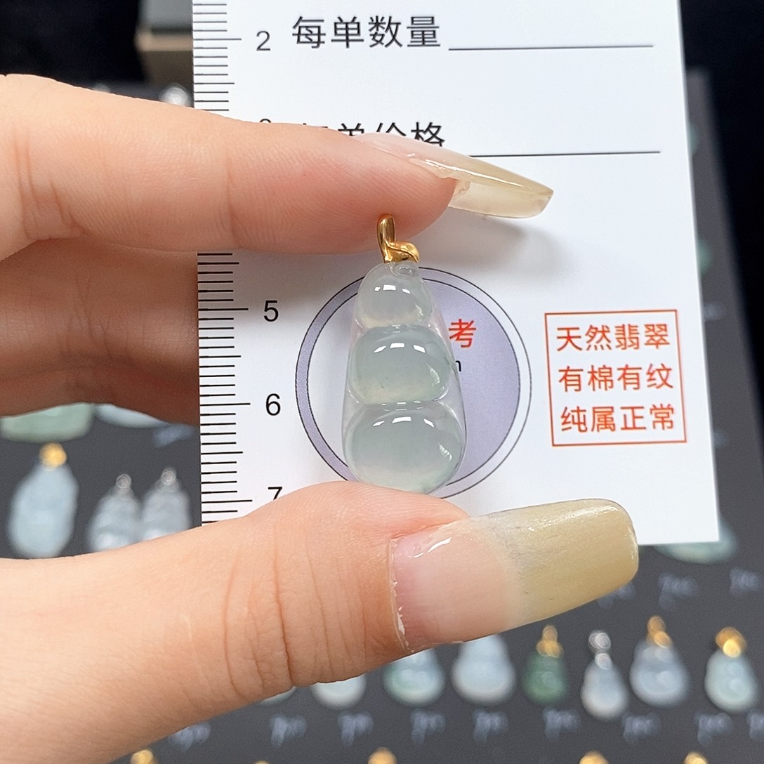 颈饰18K金镶嵌翡翠