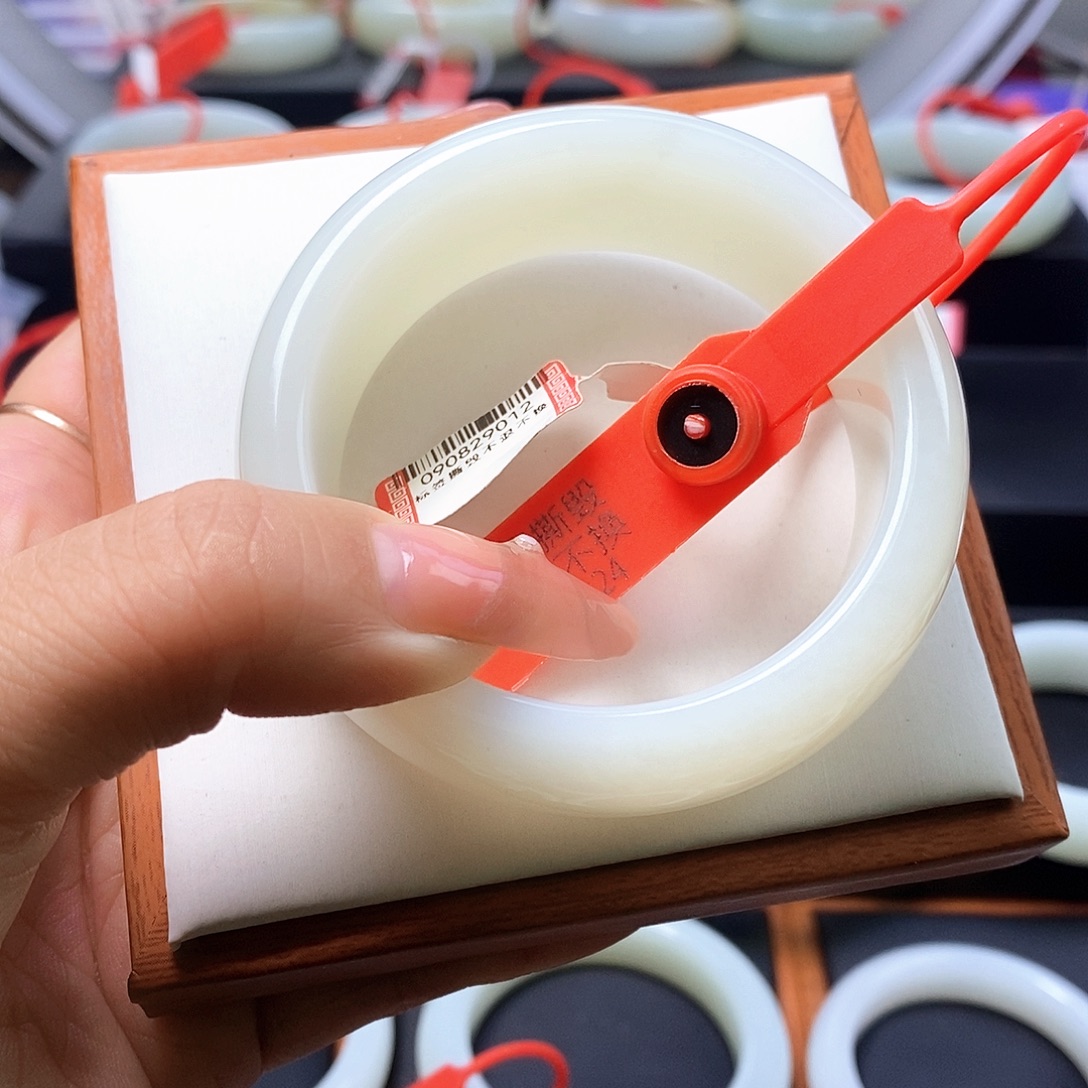 浅***凉和田玉未镶嵌手镯