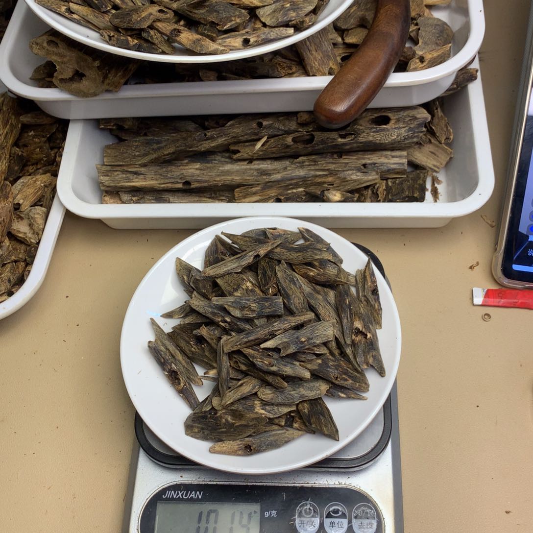 沉香碎屑沉香人****漠奇楠沉香蓝宝石100克