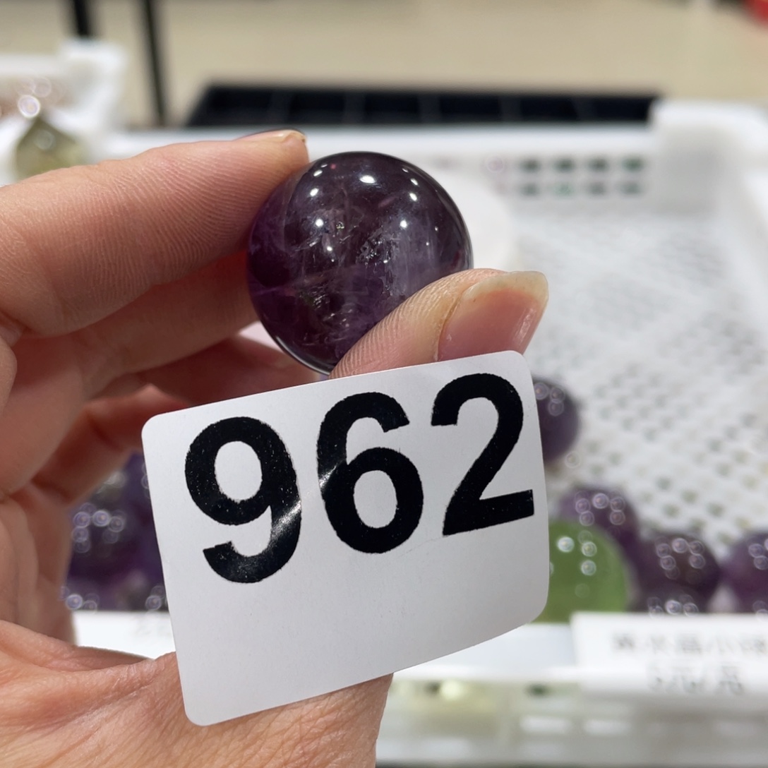 卢****未镶嵌水晶珠宝半成品