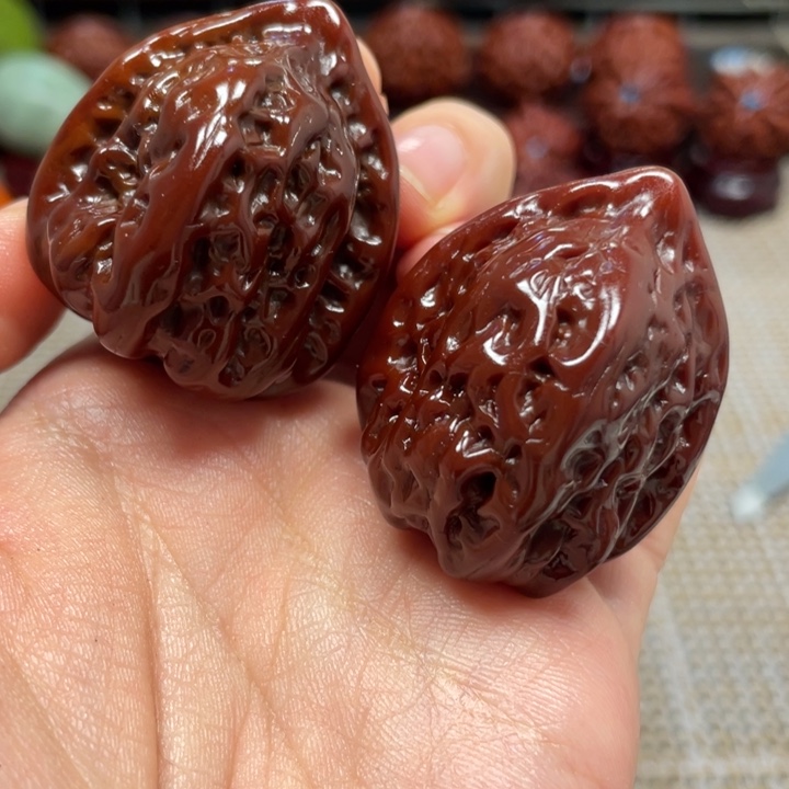 熊***爹把件桃核玉化野鸡心文玩核桃