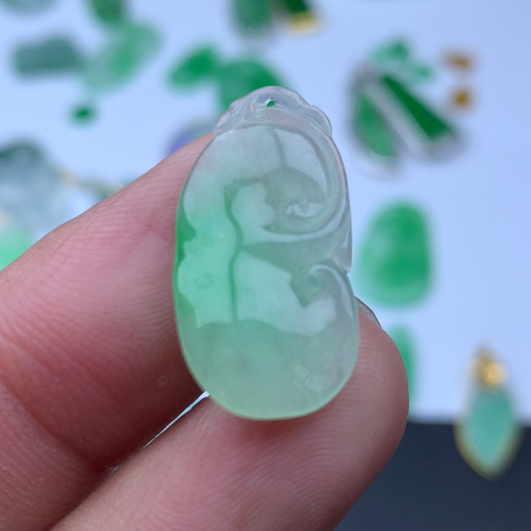 翡翠颈饰未镶嵌翡翠