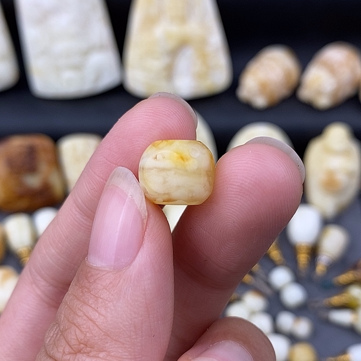 琥珀未镶嵌裸石10六方微瑕