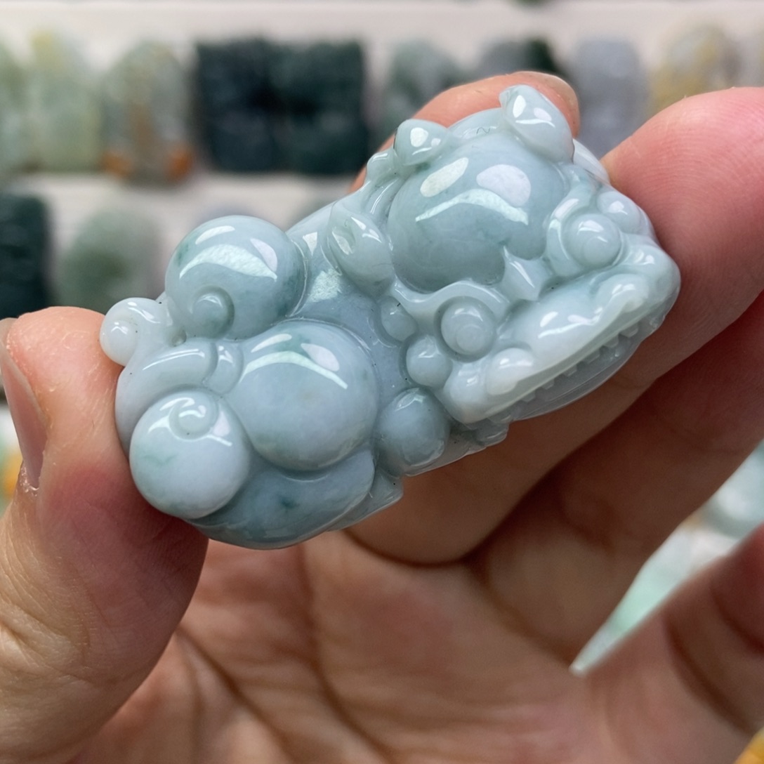 翡翠未镶嵌吊坠(赠链)