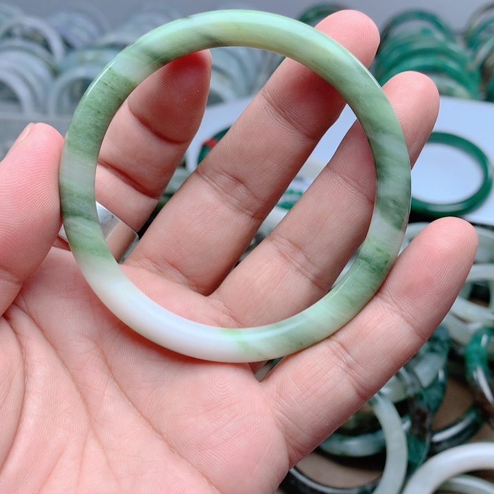 独山玉未镶嵌手镯60+