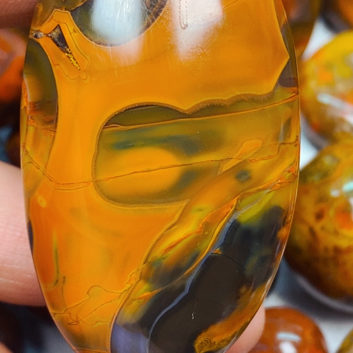 自***￥玛瑙/玉髓未镶嵌玛瑙