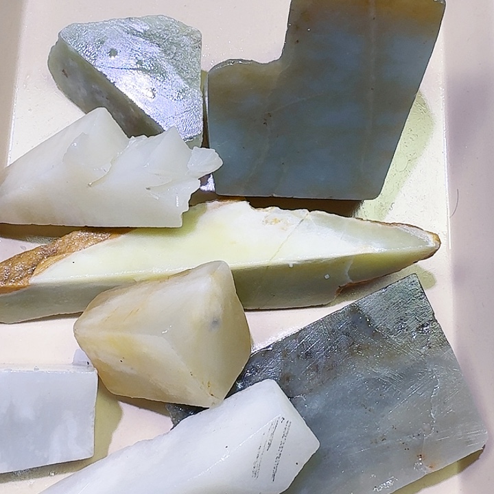 和田玉未镶嵌珠宝奇石