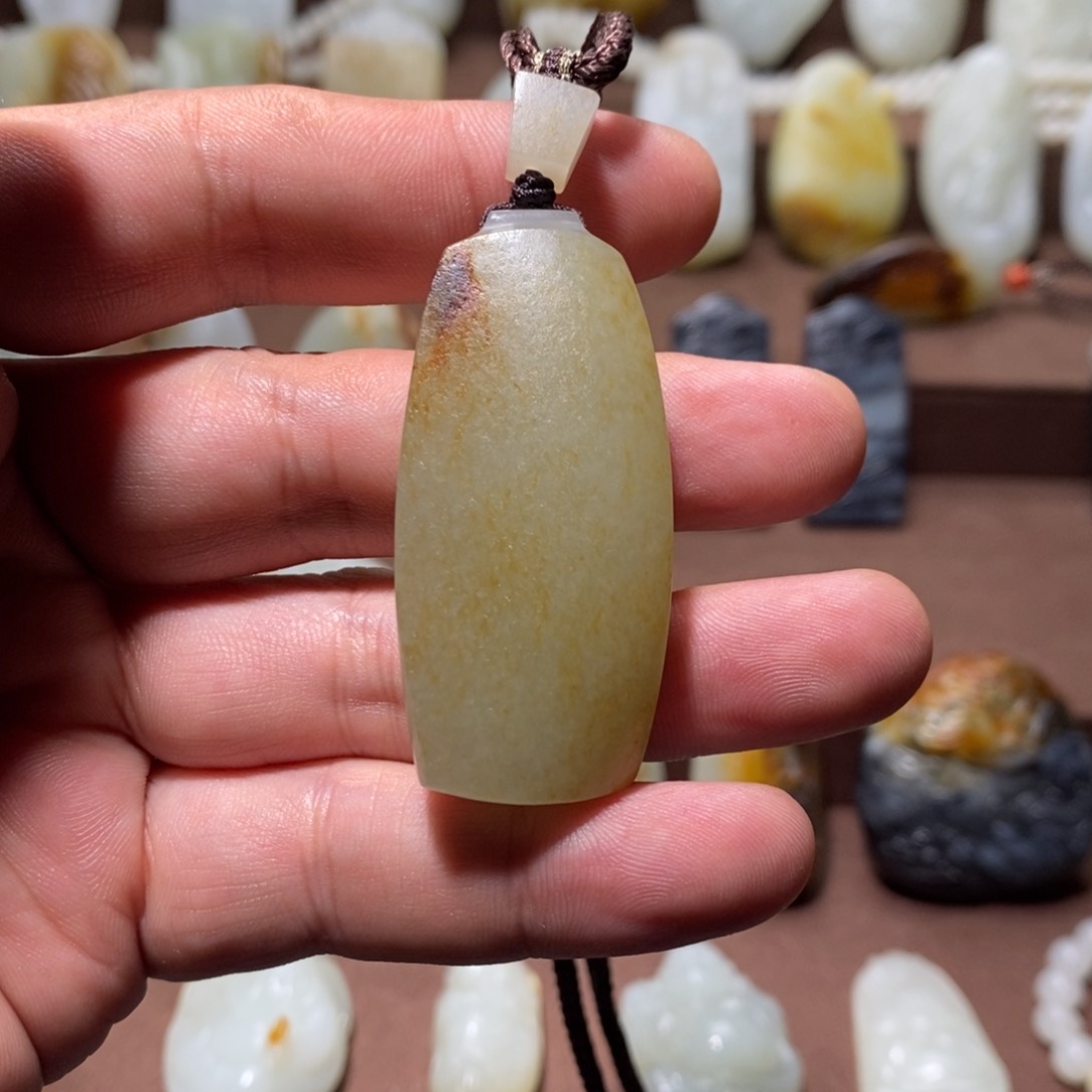 和田玉未镶嵌颈饰眼**光