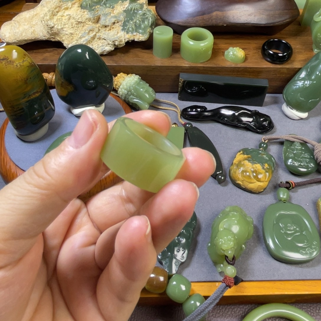 D***流岫岩老玉（透闪石质玉）未镶嵌挂件