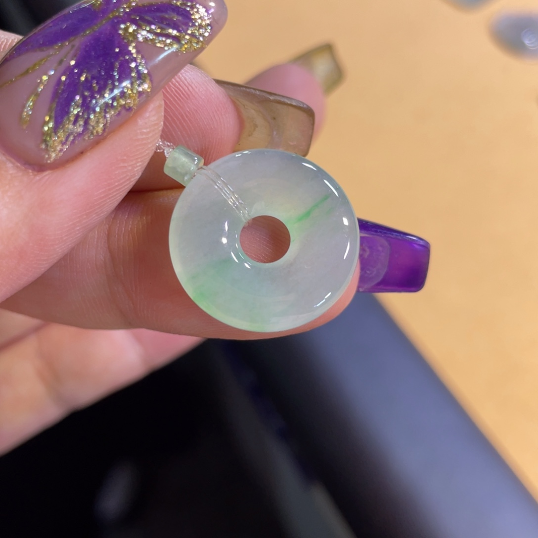 翡翠未镶嵌颈饰甜甜圈