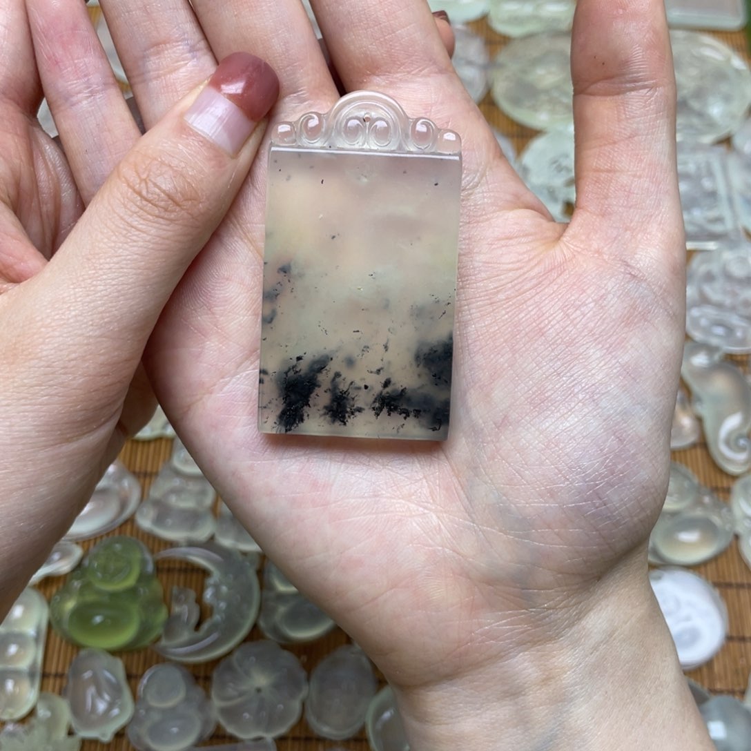 未镶嵌蛇纹石玉颈饰我****安