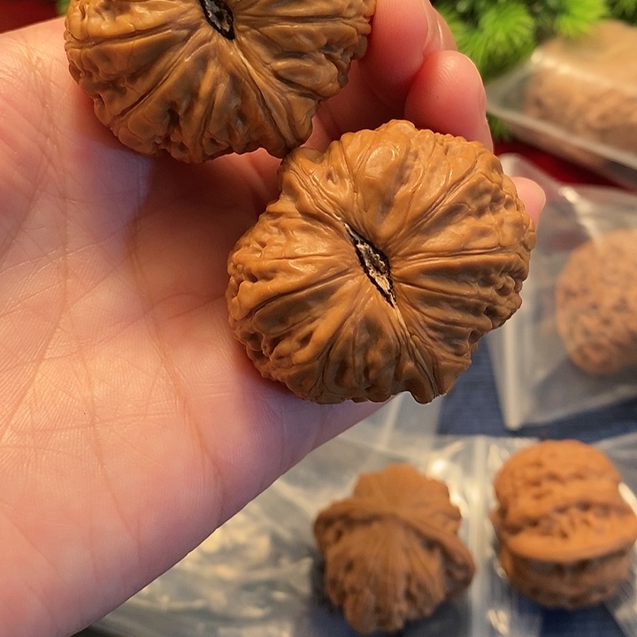 【闪购商品】文玩核桃吊坠小**飞元宝