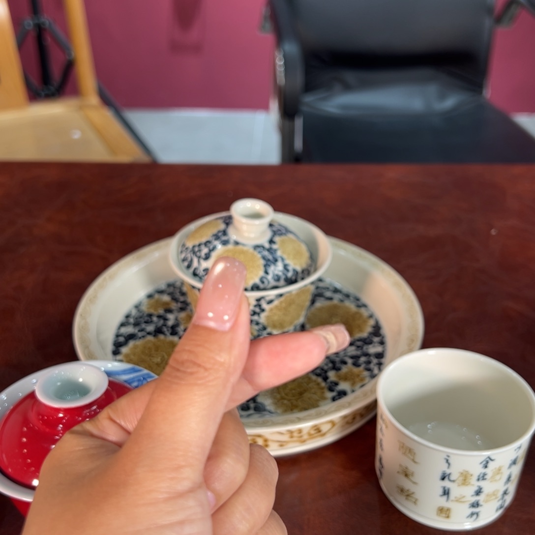 杯小***。景德镇陶瓷杯子